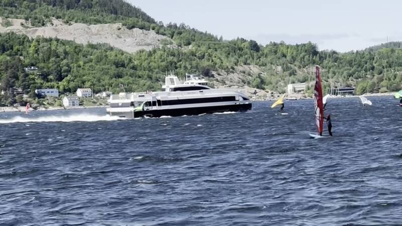 Wingfoiler påkjørt av hurtigbåt under norgescup...