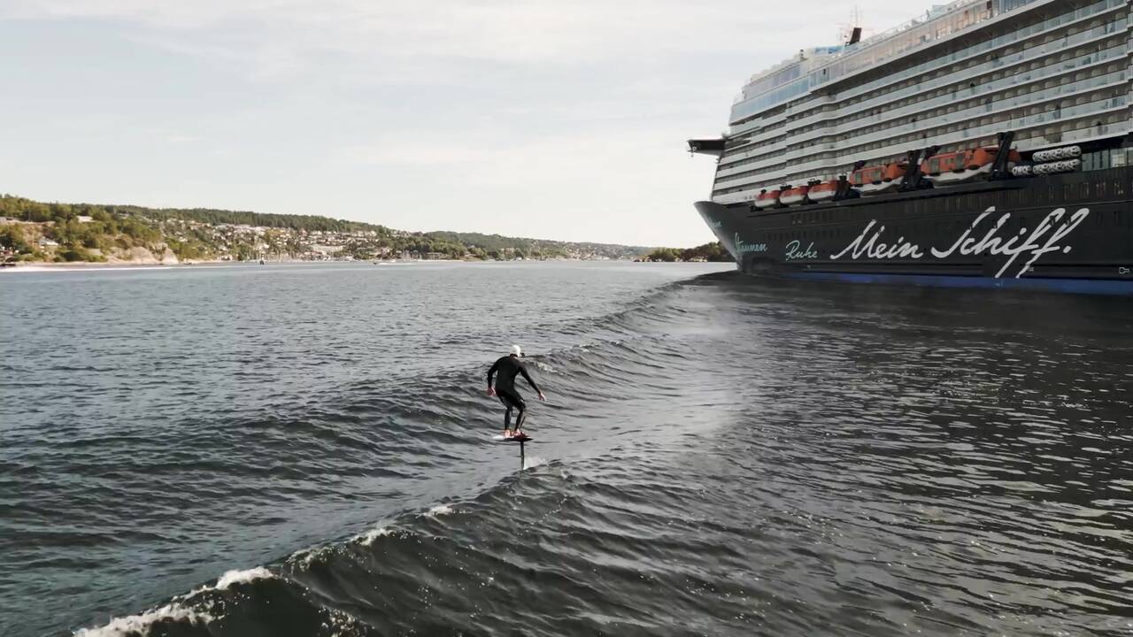 Surfer bak skipene i Oslofjorden - teaser